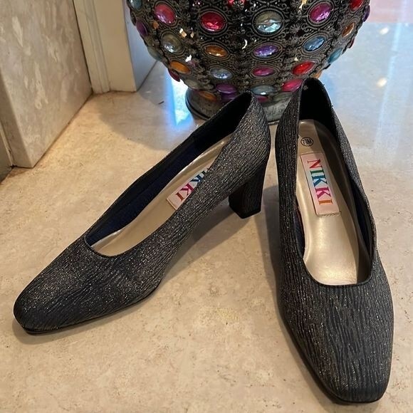 Nikki pumps size 7.5 M - Picture 1 of 5